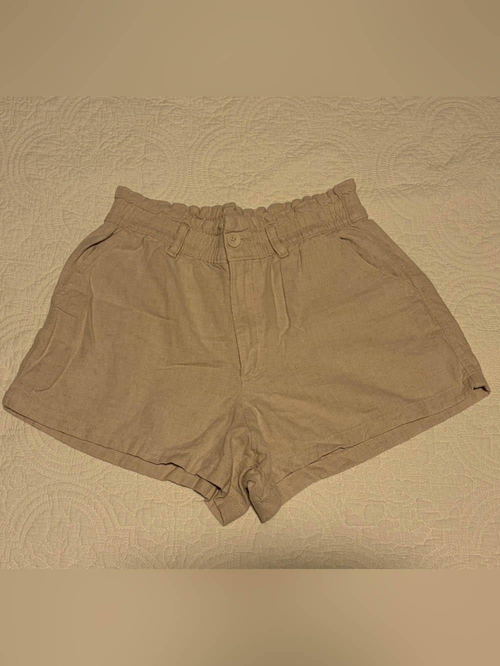 Hollister High-Waist Shorts in Tan